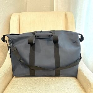 Rains Hilo Weekend Duffle Bag in Navy Blue